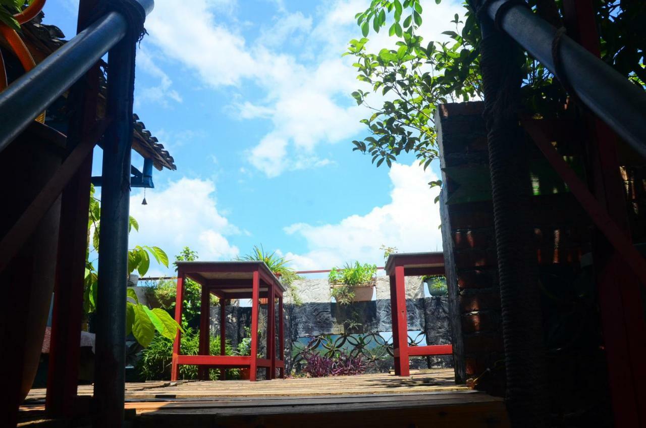 En Attendant Godot Youth Hostel Yangshuo Exterior foto